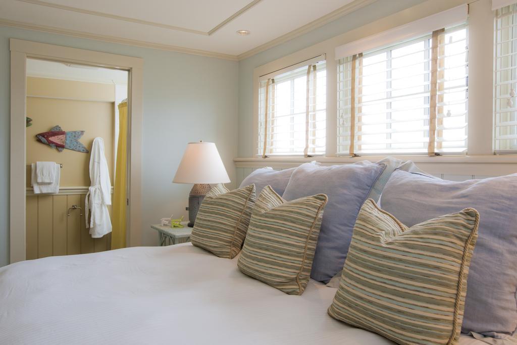 Vineyard Square Hotel And Suites เอ็ดการ์ทาวน์ ห้อง รูปภาพ