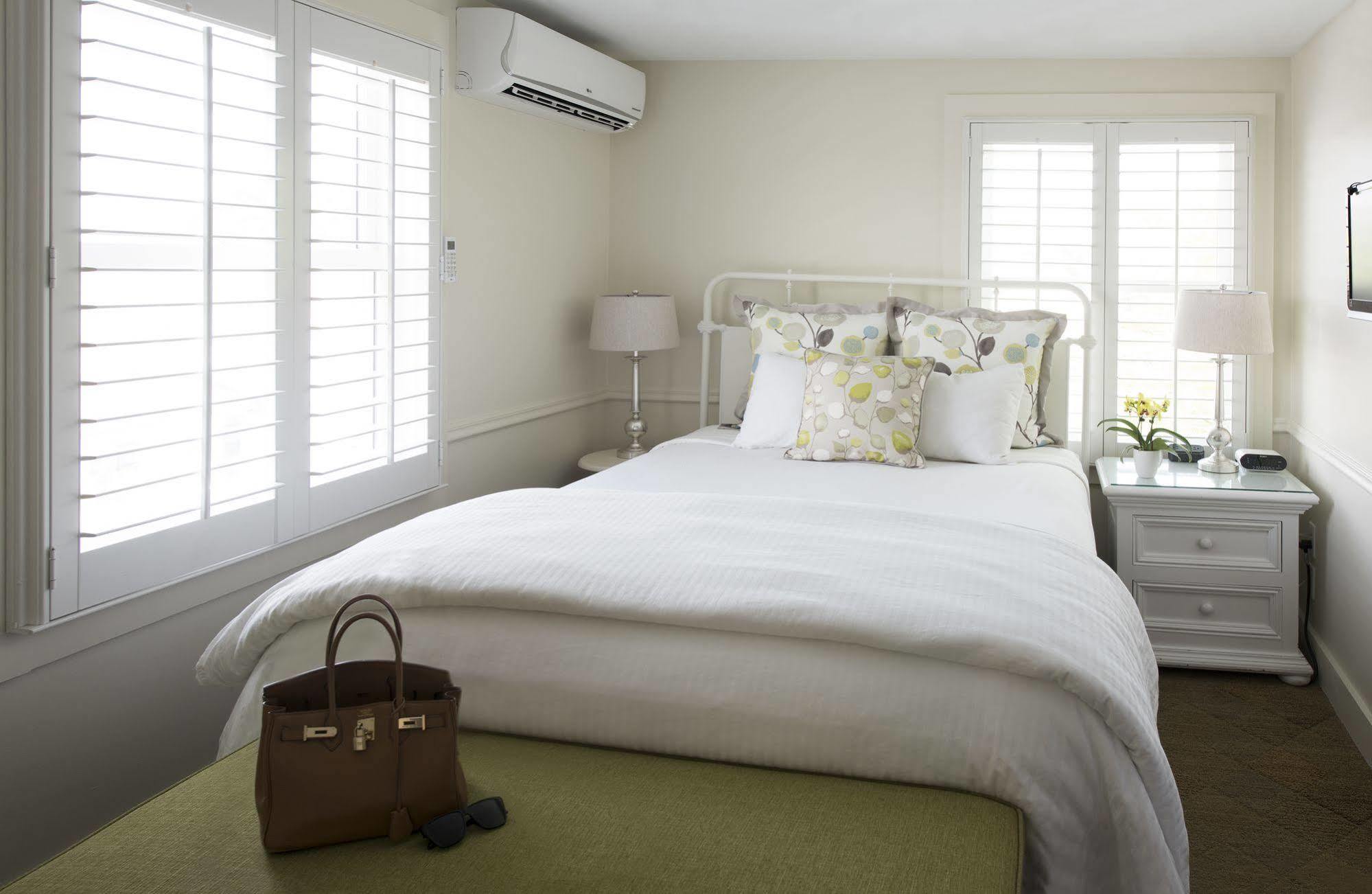 Vineyard Square Hotel And Suites เอ็ดการ์ทาวน์ ภายนอก รูปภาพ